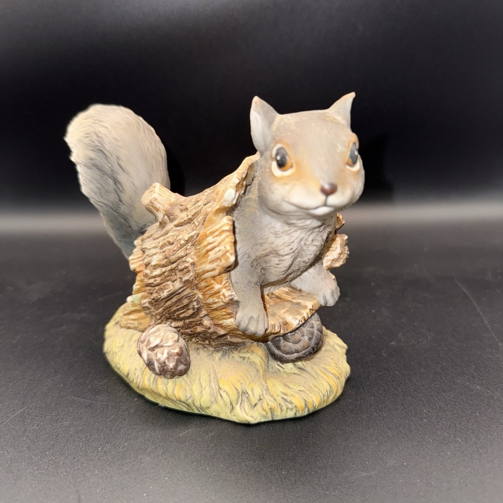 Vintage Squirrel in Hollow Log Figurine 1986 HOMCO Masterpiece Porcelain MINT